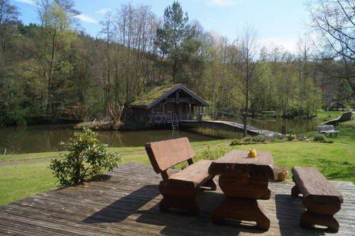 Blick zum Gästehaus+2500qm See - 