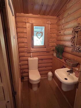 Haupthaus - Gäste-WC - 7 Zimmer Bungalow in Waldfischbach-Burgalben