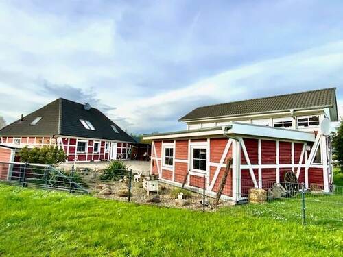 Landhaus Ensemble - Exklusives Landhaus mit Wintergarten, Remise und Bootshaus - nahegelegener See -