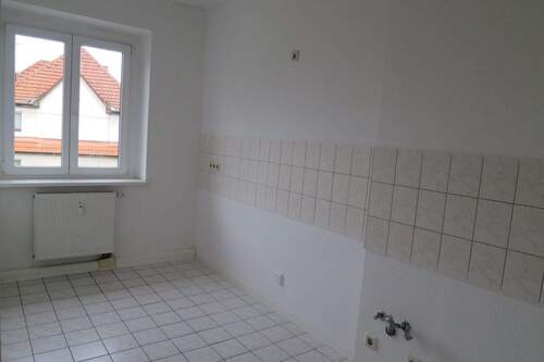 Küche mit Fenster (Muster) - Etagenwohnung mit 55,30 m² in Gotha zur Miete