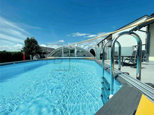 Pool - 7 Zimmer Einfamilienhaus zum Kaufen in Bernstadt