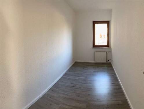 halbes Zimmer - Etagenwohnung mit 100,00 m&sup2; in Delmenhorst zur Miete