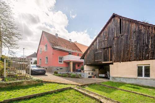 Rückansicht - ** Einfamilienhaus mit Scheune und Hof in Bruchsal-Obergrombach **