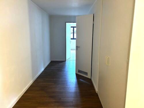 Flur - Etagenwohnung mit 92,40 m&sup2; in Deisenhofen zur Miete