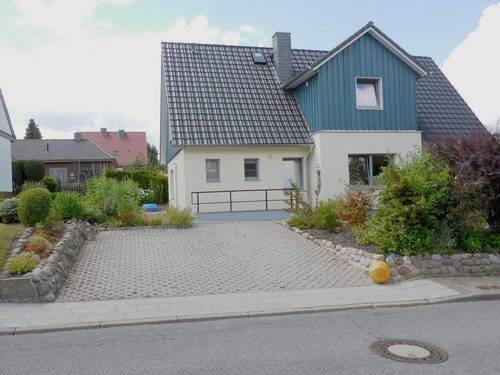 Einfamilienhaus - Vermietetes Einfamilienhaus in ruhiger Lage im Ostseebad Laboe