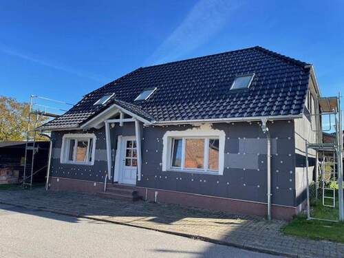 Straßenansicht, Hauseingang - Haus mit Gestaltungsspielraum nahe Ribnitz und der Ostsee