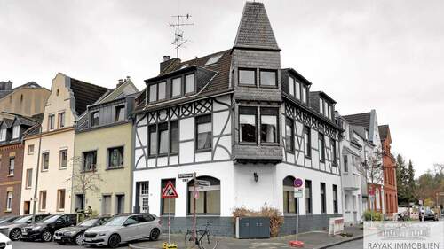 Hausansicht - Exklusives Altbau-Juwel: Kernsanierte Wohnung mit West-Balkon und Loft-Charakter in Benrath