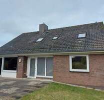 Geräumiges Einfamilienhaus mit Vollkeller, Garten und Doppelgarage auf großem Grundstück - Neumünster Einfeld