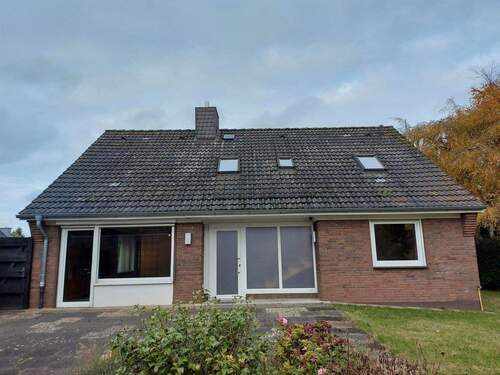 Traufenansicht mit Hauseingang - 