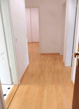 Flur - Blick von der Wohnungstür.jpeg - 