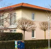 Familienfreundliches Einfamilienhaus mit 4 Zimmern, Einbauküche, Fußbodenheizung und schönem Garten - Berlin Biesdorf