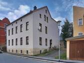 Straßenansicht - 9 Zimmer Mehrfamilienhaus, Wohnhaus zum Kaufen in Markneukirchen