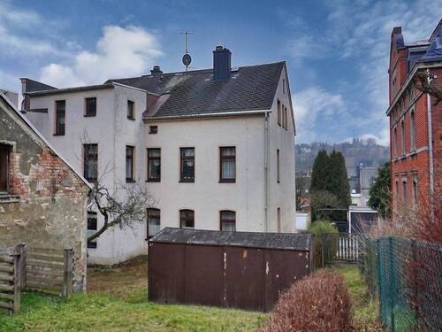Rückseite mit Garage - Mehrfamilienhaus, Wohnhaus mit 220,00 m&sup2; in Markneukirchen zum Kaufen