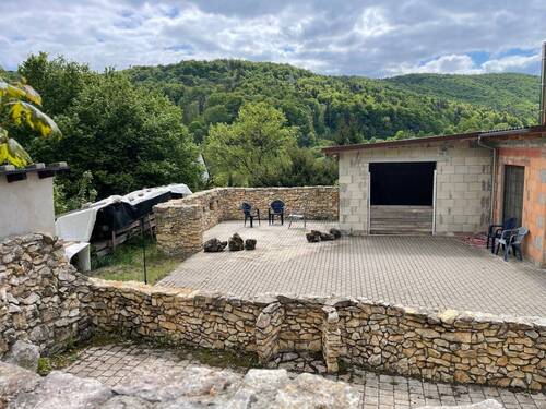 Hofbereich und kleine Terrasse - 