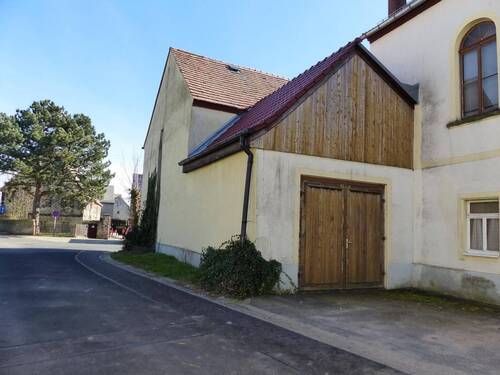 Scheunen Zufahrt - 7 Zimmer Mehrfamilienhaus, Wohnhaus in Großweitzschen