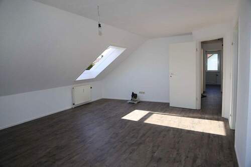 Bild 2 - 3 Zimmer Etagenwohnung zum Kaufen in Oberstenfeld