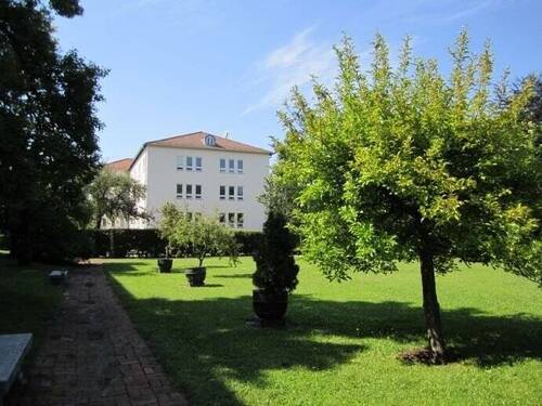 Angegliederte Parkanlage - 