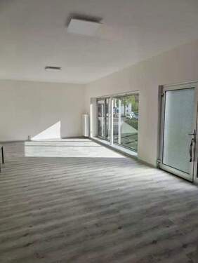 Raum - HILCHENBACH-DAHLBRUCH: Attraktives Ladenlokal in sehr gut sichtbarer Lage - ca. 95 m²