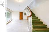 027 - Eingangsbereich - Treppe - 