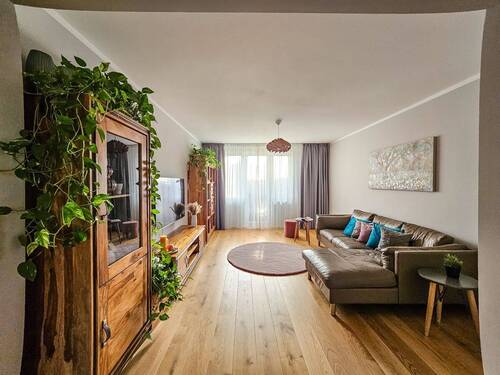 Wohnzimmer (19).jpg - HOMESK - Bezugsfreie, kernsanierte 3-Zimmer-Wohnung mit Südwest-Balkon, 2 Bädern & Wohnküche