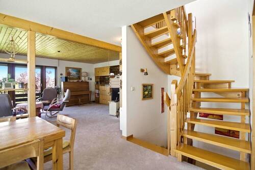 Treppen zum Ober- und Untergeschoss - 