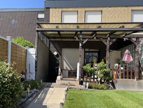 Garten mit Blick zur Terrasse - 