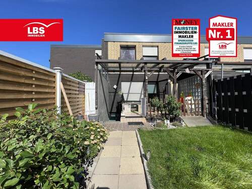 Garten mit Blick auf die Terrasse - Reihenendhaus in Wiedenbrück - in stadtnaher Lage