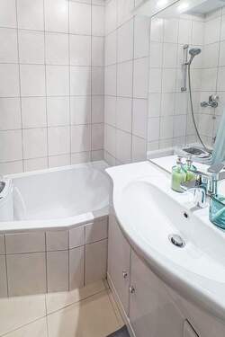 Bad - Etagenwohnung mit 26,10 m&sup2; in München zum Kaufen