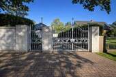 Einfahrt_Tor - 7 Zimmer Einfamilienhaus zum Kaufen in Rheine / Dutum