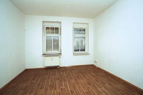 Zimmer - 9 Zimmer Mehrfamilienhaus, Wohnhaus zum Kaufen in Zeitz