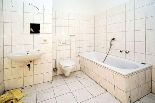 Bad - 9 Zimmer Mehrfamilienhaus, Wohnhaus in Zeitz