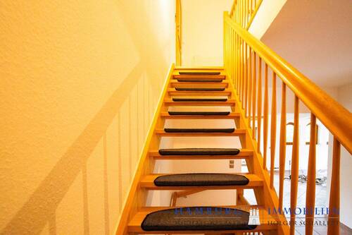 Treppe ins Obergeschoss - 
