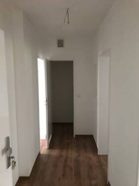 Eingansbereich mit Zugang zu den Zimmern.jpg - 2 Zimmer Etagenwohnung in Bad Hersfeld