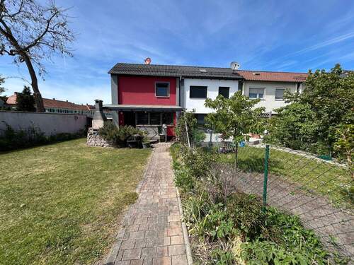 Blick v. Garten aufs Haus - kleines Haus für 2 Personen sucht Neuanfang