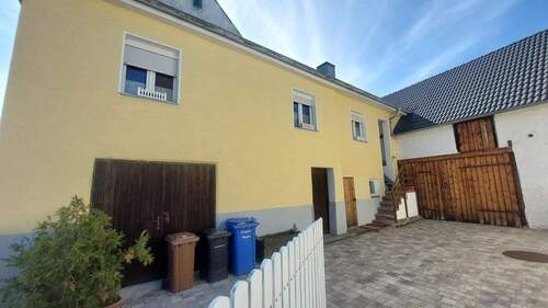Innenhof Einliegerwohnung.jpg - Mehrfamilienhaus, Wohnhaus mit 230,00 m² in Mantel zum Kaufen