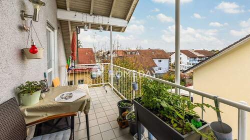 Balkon 1 - Gepflegte Dachgeschosswohnung mit Kamin, Balkon und solider Mieteinnahme in Offenburg