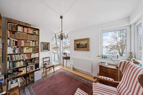 Zimmer im Obergeschoss mit Terrassenzugang - 