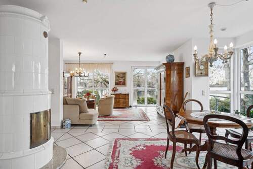 Blick in den Wohnbereich - 6 Zimmer Doppelhaushälfte in Berlin