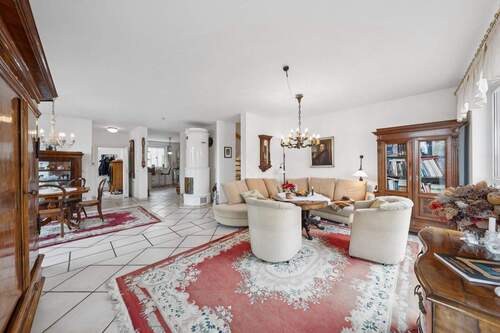 großzügig gestalteter Wohn-und Essbereich - 