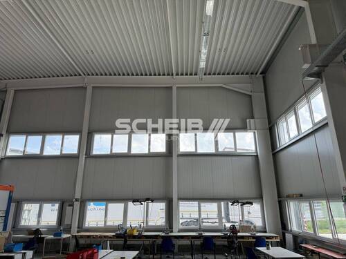 hell durch Fenster - Halle zur Miete in Ellwangen