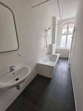 Bad1.jpg - 2 Zimmer Etagenwohnung zum Kaufen in Berlin