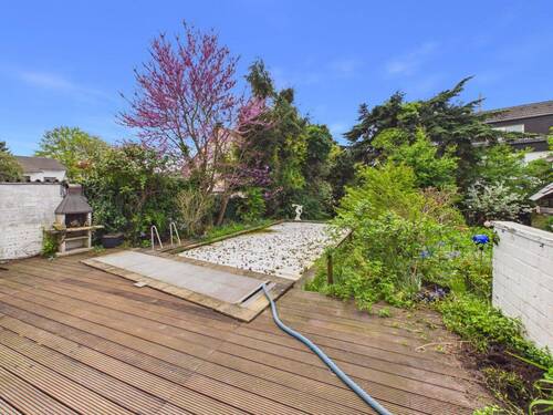 Von Terrasse auf Pool - Reihenendhaus mit 111,00 m&sup2; in Bergisch Gladbach zum Kaufen