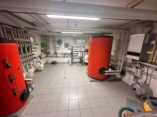 Technikraum mit Heizkesseln - 
