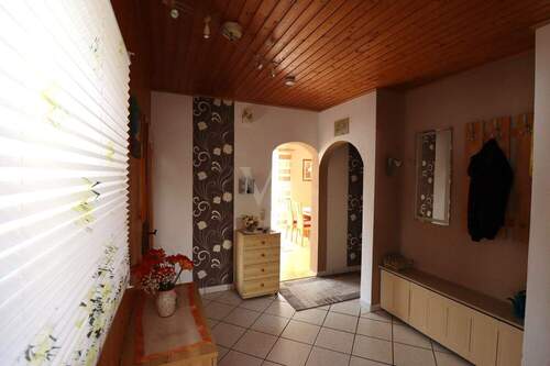 Diele - 7 Zimmer Mehrfamilienhaus, Wohnhaus in Lehrberg