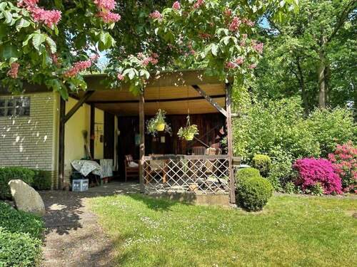 Überdachte Sitzmöglichkeit - 2. Terrasse - Bungalow mit 132,00 m&sup2; in Buchholz zum Kaufen