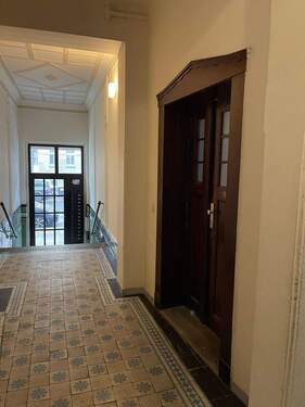 Blick zur Eingangstür - 