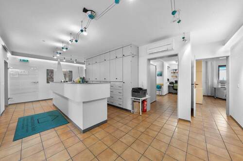 Anmeldung - Büro mit 135,00 m&sup2; in Rain zur Miete