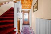 Flur und Treppe ins OG - 
