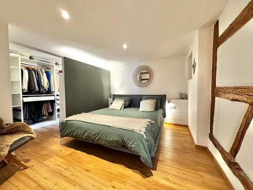 Schlafzimmer mit Ankleidebereich - 