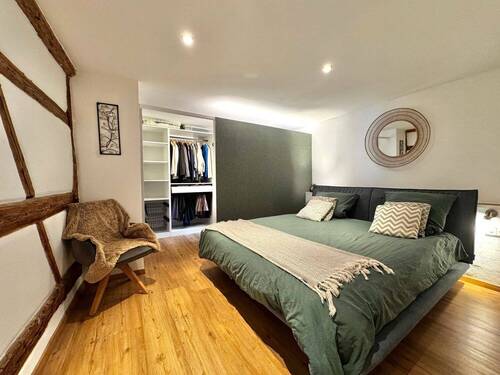 Schlafzimmer mit Ankleidebereich - 